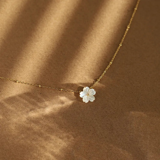 Daisy Pendant Necklace